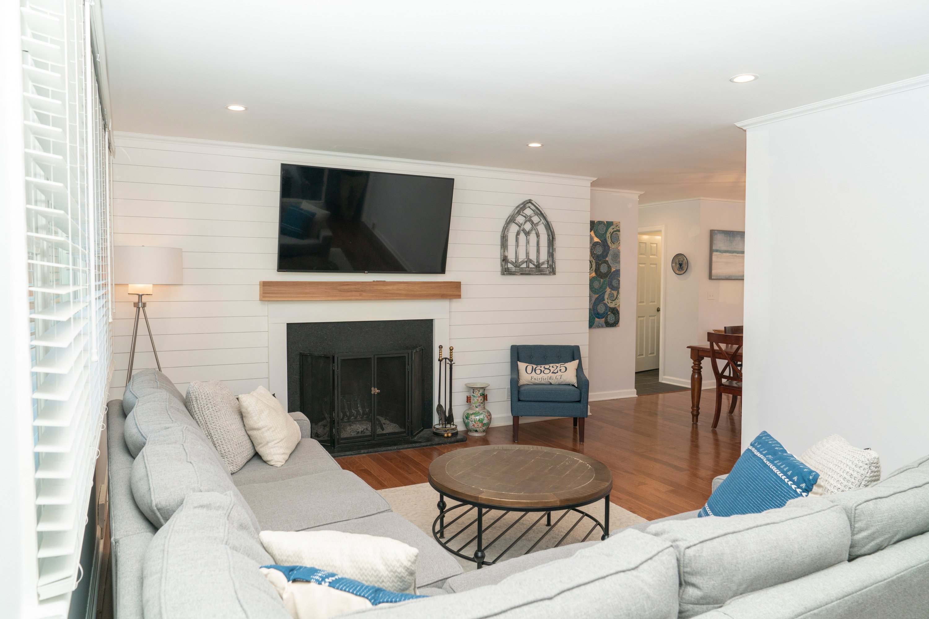 white living room walls with mounted tv and fireplace